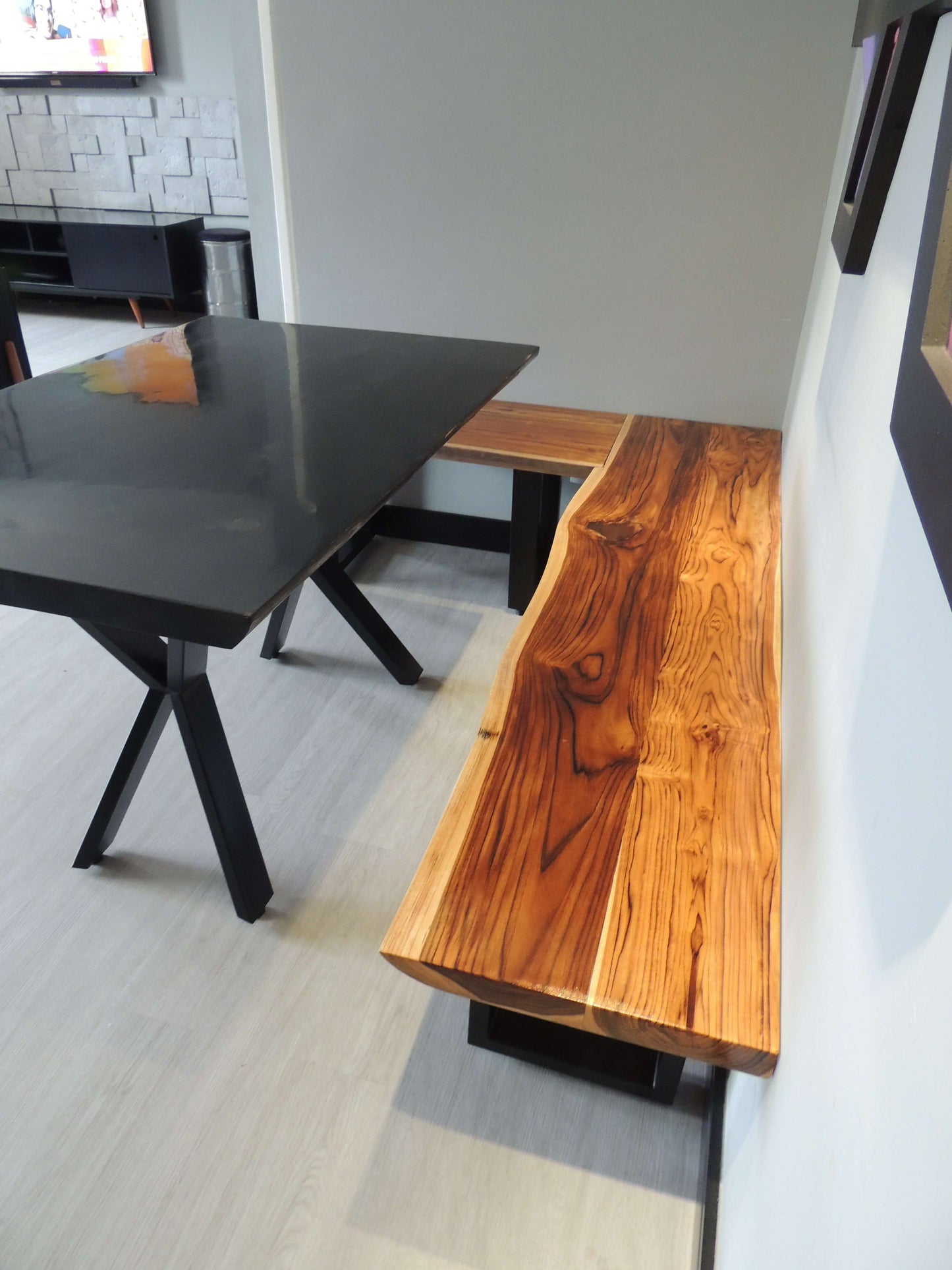 Mesa de jantar Ebanizada Resinada Rivertable 160x90