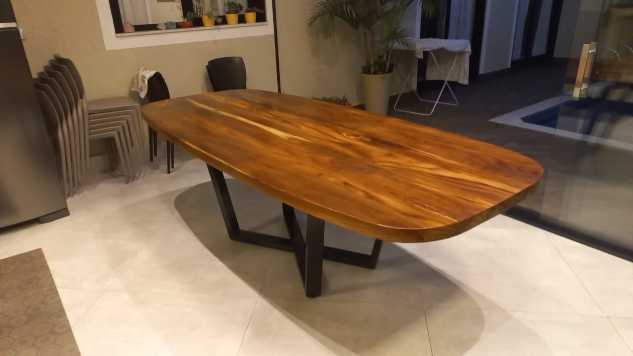 Mesa de Jantar Orgânica em madeira maciça teca